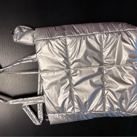 NWOT metallic Pinterest puffer tote bag with small change purse - Picture 4 of 7